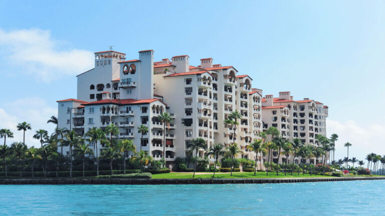 luxury condos in beach